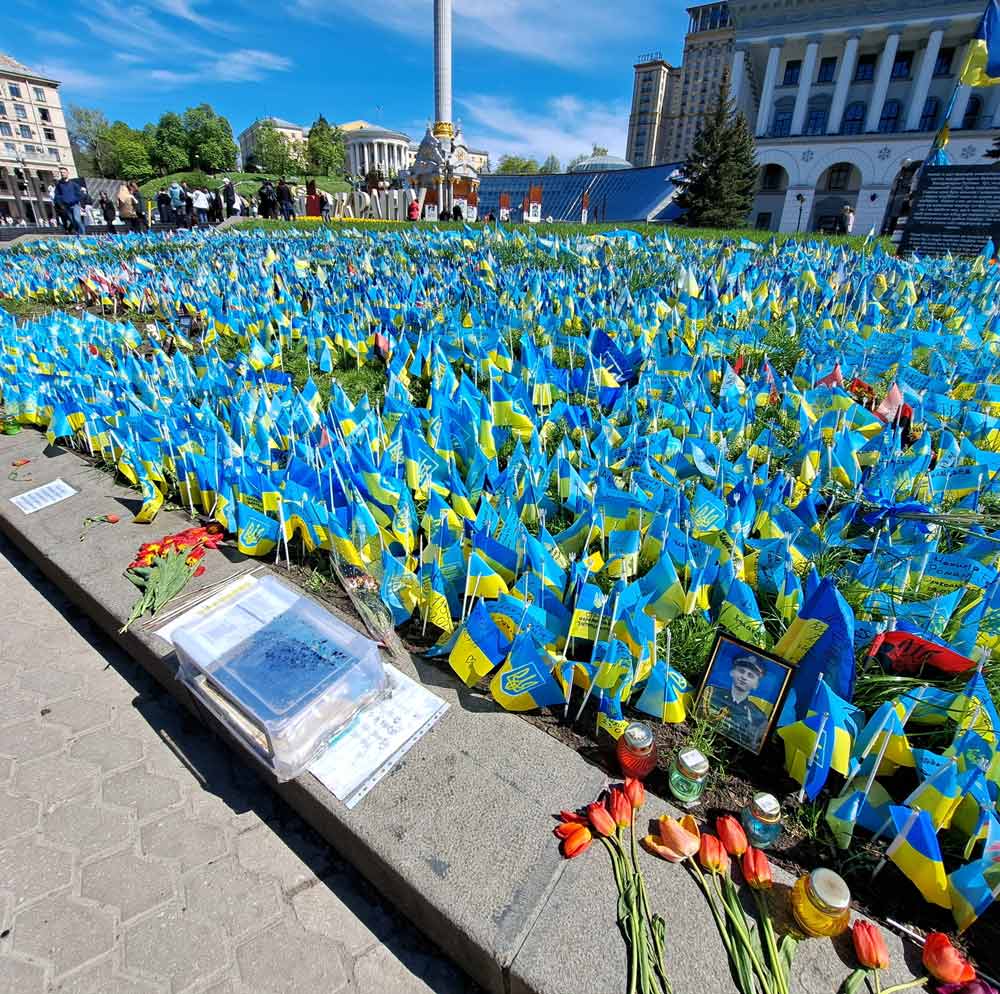 Вандали зруйнували у Києві на Майдані Незалежності ...