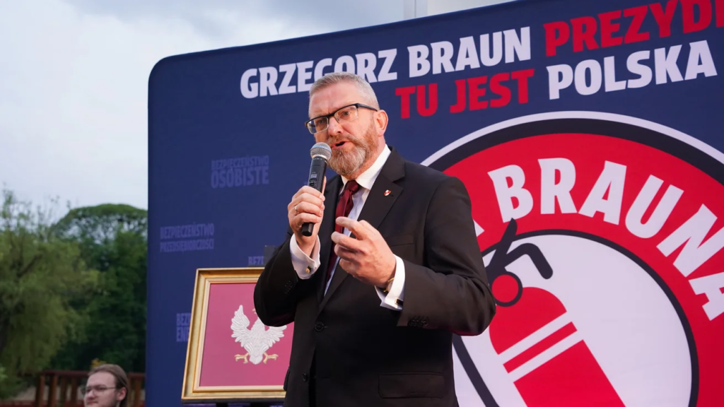 Польському праворадикалу Гжегожу Брауну загрожує в'язниця за крадіжку українського прапора - КИЇВ24